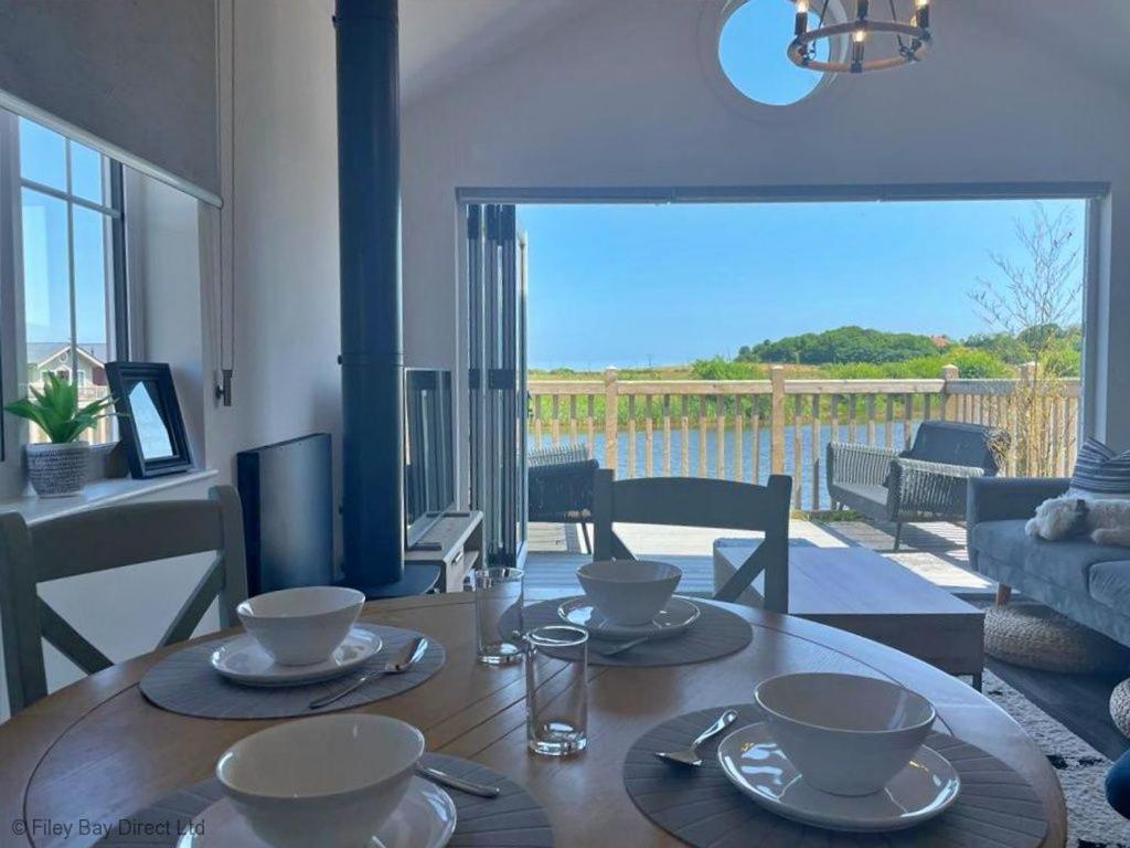 Lakeside Retreat At The Bay Filey, Sleeps 4, 2 Non-Shedding Dogs Welcome For Free المظهر الخارجي الصورة