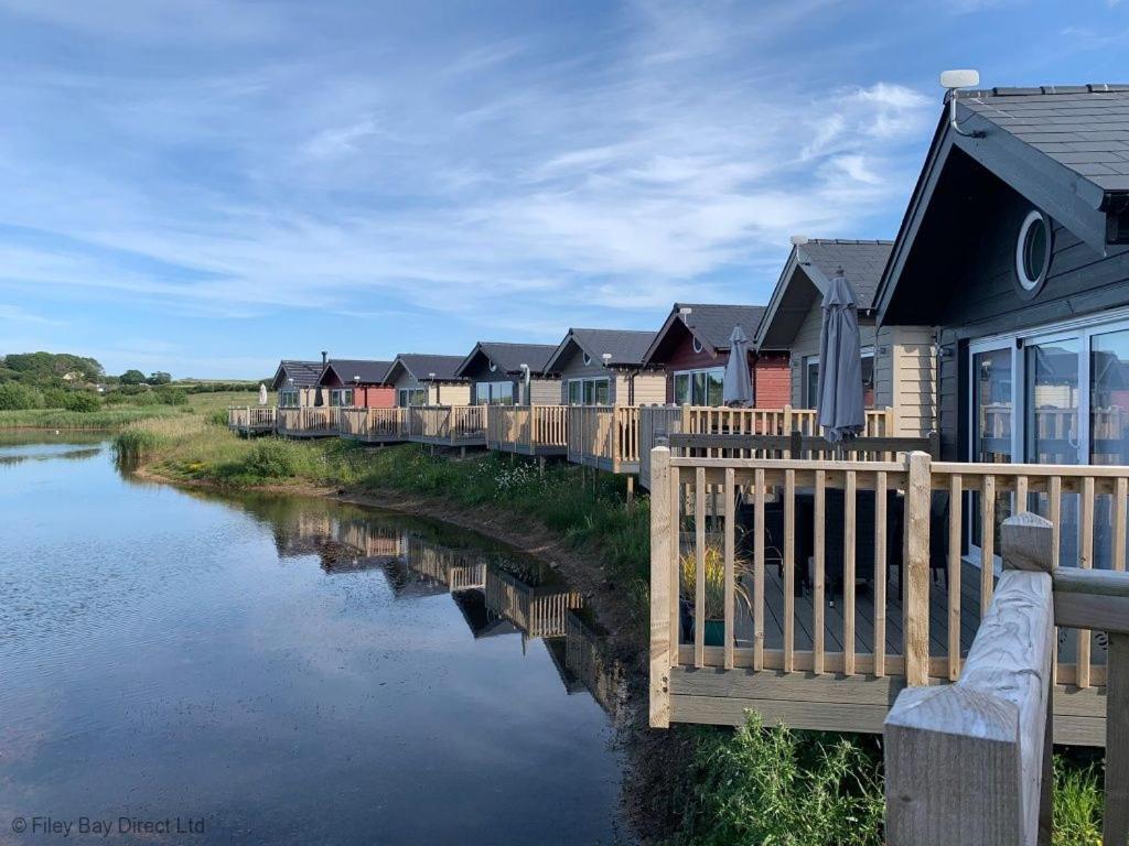 Lakeside Retreat At The Bay Filey, Sleeps 4, 2 Non-Shedding Dogs Welcome For Free المظهر الخارجي الصورة